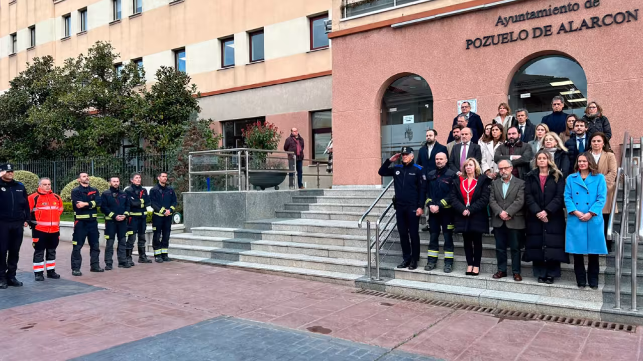 Minuto de silencio a las puertas del Ayuntamiento 