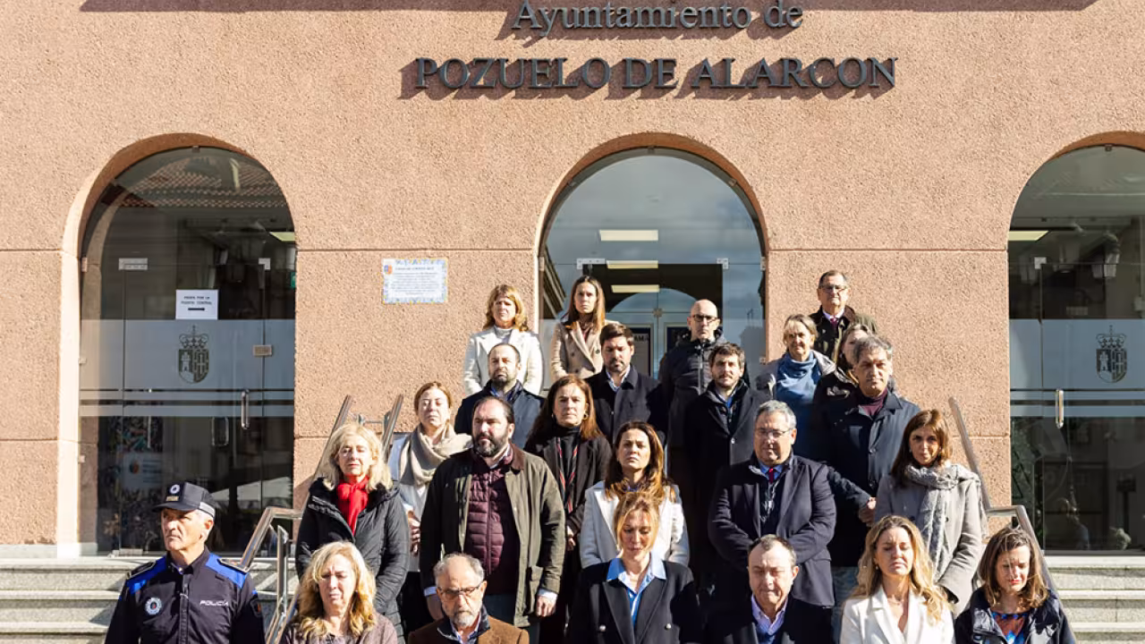 Minuto de silencio por la muerte de los dos guardias civiles  en Barbate