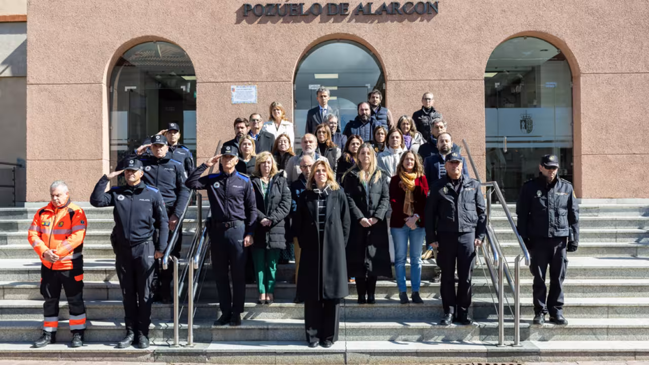 Minuto de silencio a las puertas del Ayuntamiento 