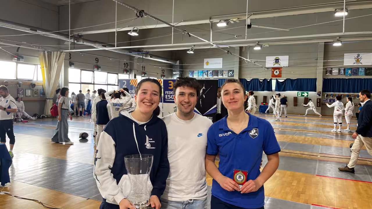 La pozuelera María Alvim, bronce en el TNR Sénior de Valencia y clasificación del primer equipo al Campeonato de España de Esgrima