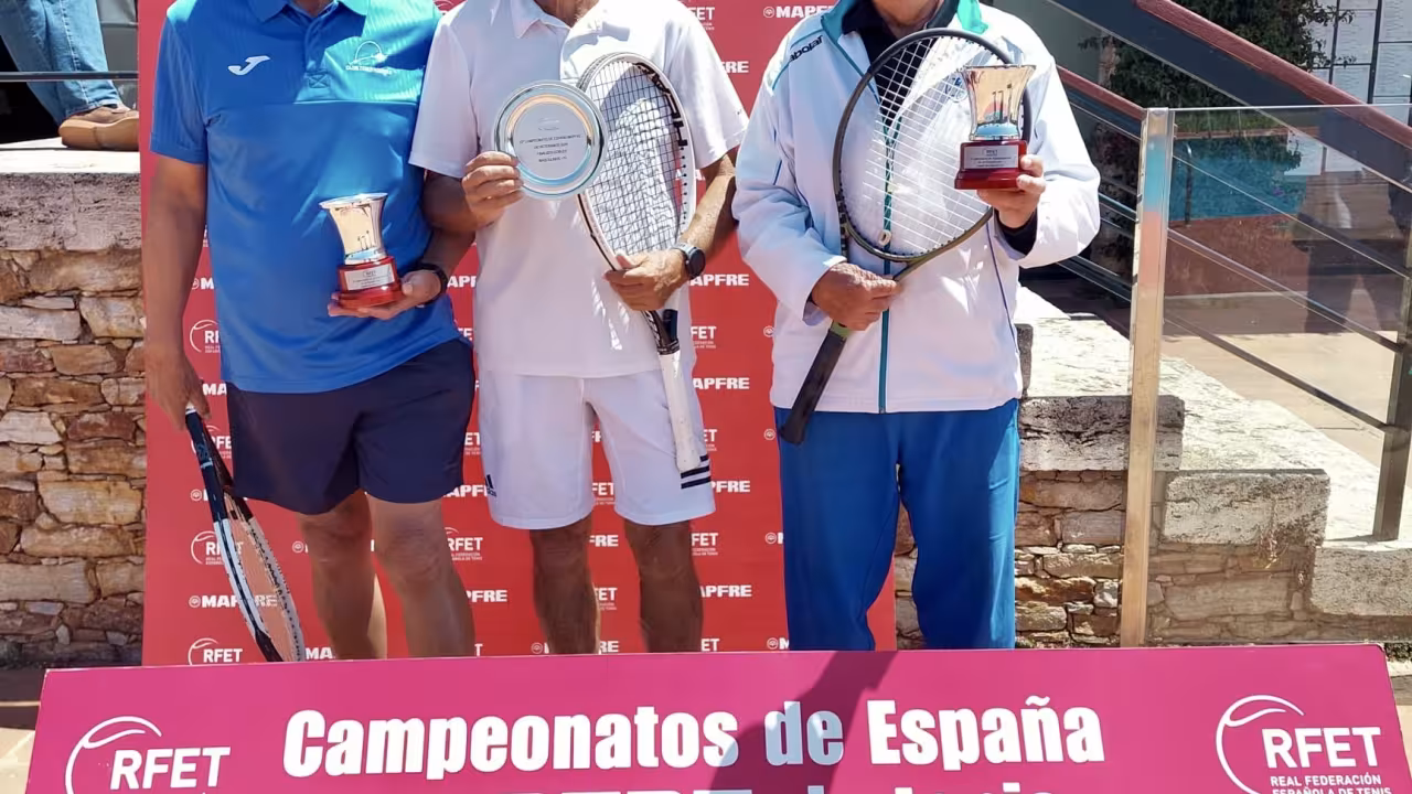 Éxitos del Club de Tenis Pozuelo en un fin de semana crucial: victorias, clasificaciones y campeonatos