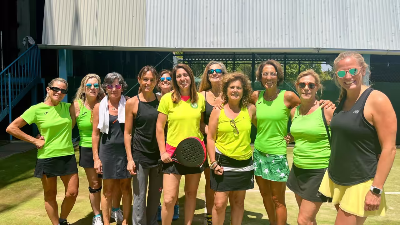 El equipo de veteranas del Club de Pádel Pozuelo asciende a categoría de honor