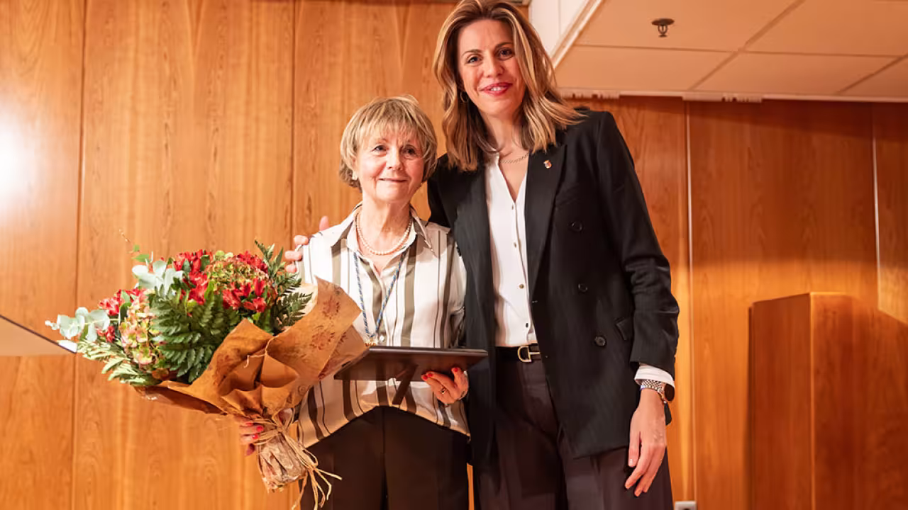 La alcaldesa de Pozuelo, Paloma Tejero junto a la cronista oficial de la Villa, Esperanza Morón