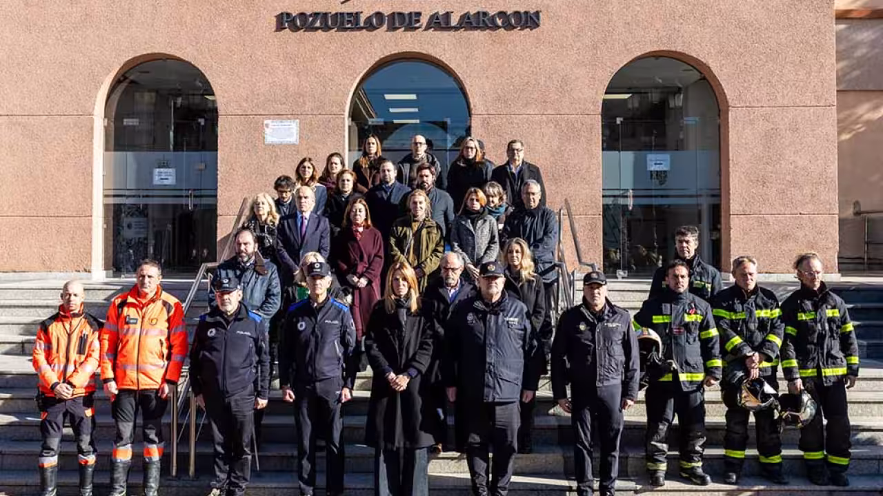 Minuto de silencio en recuerdo de las víctimas del accidente ferroviario de Adamuz