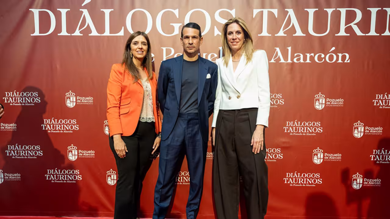 La alcaldesa y acompañantes fotocol