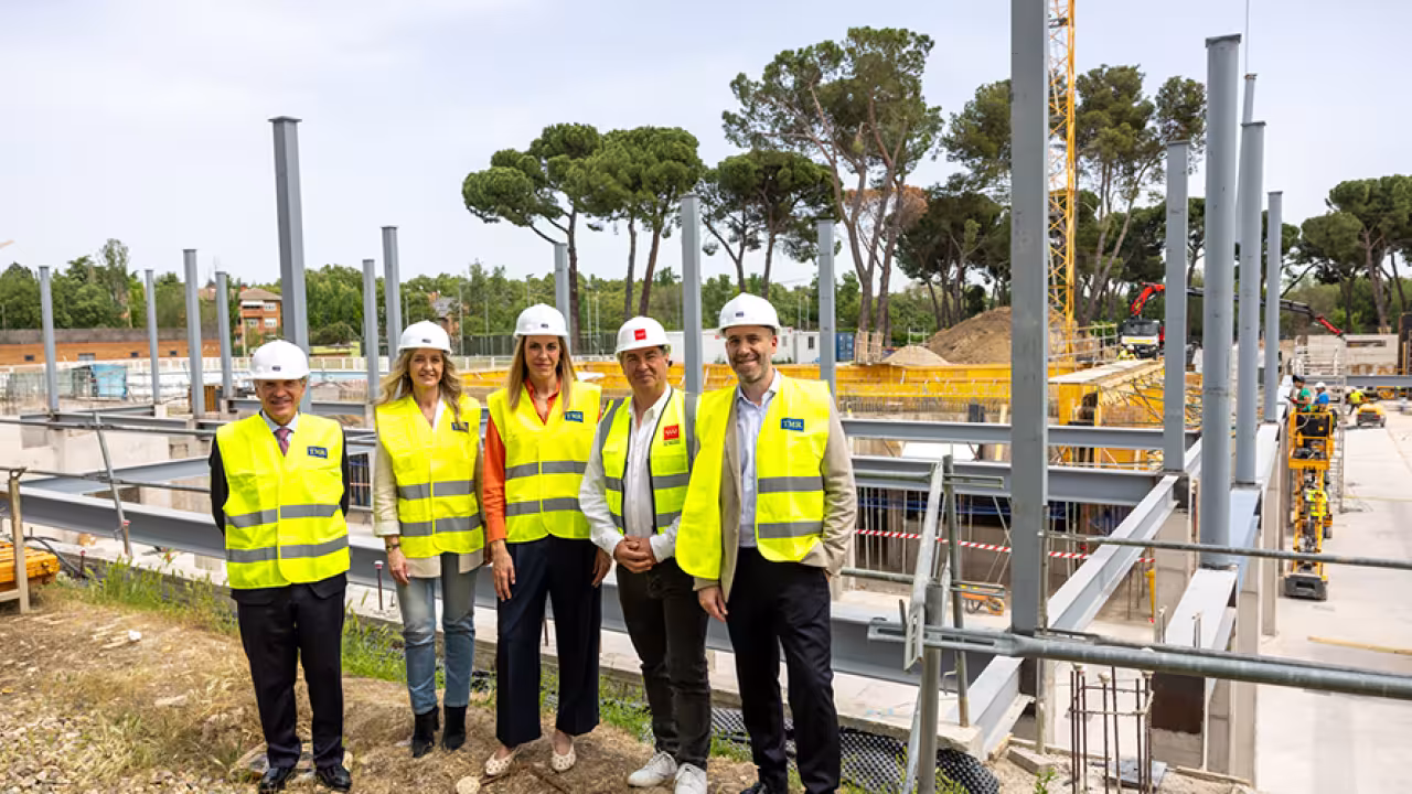 La alcaldesa en las obras del polideportivo nuevo