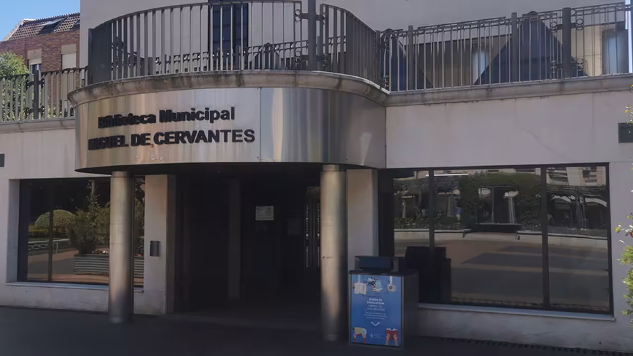 biblioteca entrada