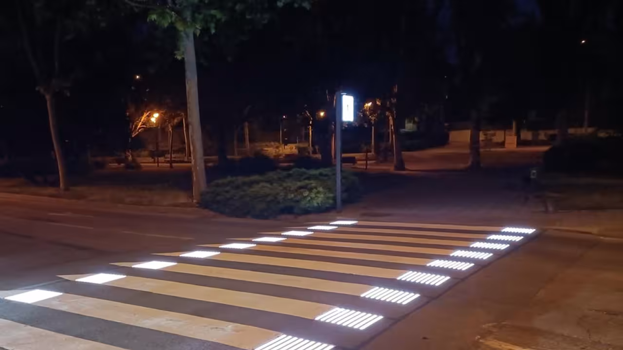 Pasos de cebra inteligentes e iluminados