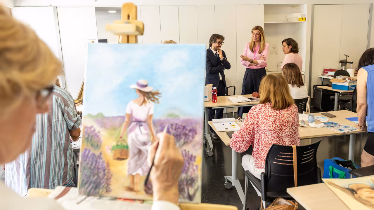 Visita a los talleres de pintura de mayores